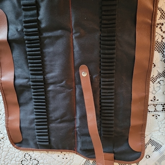 Pencil crayon keeper - Picture 3 of 3